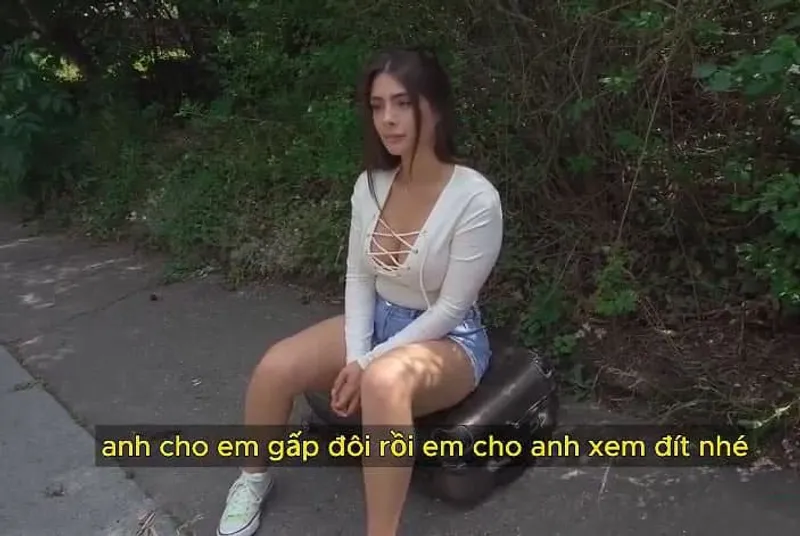 Anh cứ quay mặt em thế hay để em quay phim anh